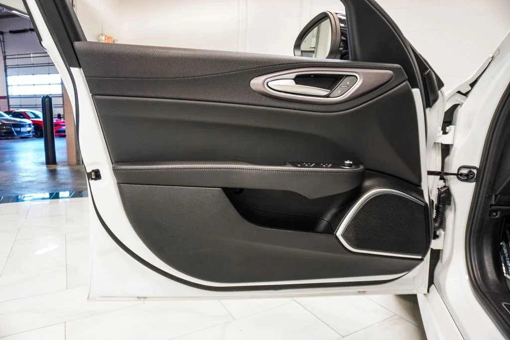 Used 2022 White Alfa Romeo Veloce image 23