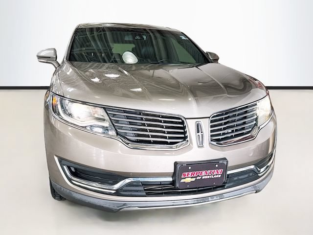 Used 2016 Tan Lincoln Select image 3