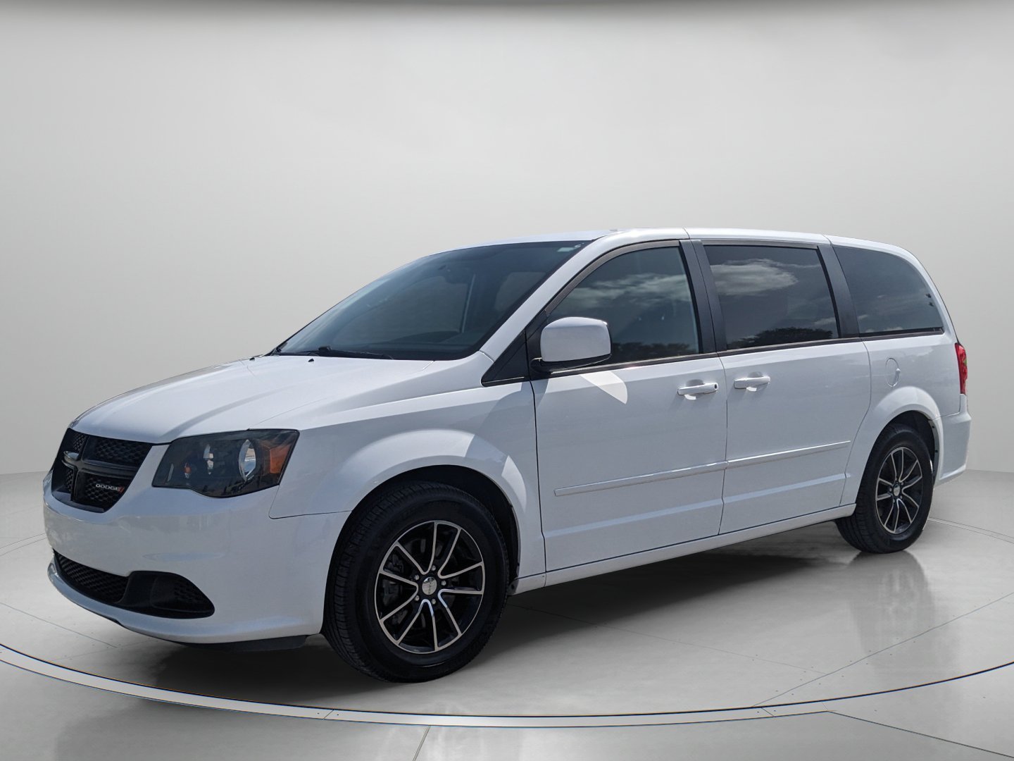 Used 2015 Dodge Grand Caravan SE Plus with VIN 2C4RDGBG9FR724363 for sale in Winter Haven, FL