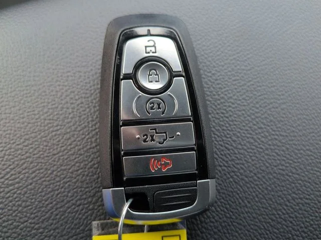 New 2026 Agate Black Metallic Ford F-250® Lariat® image 29