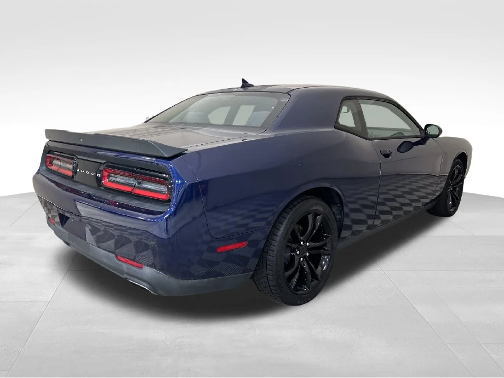 Used 2016 Blue Dodge SXT image 5
