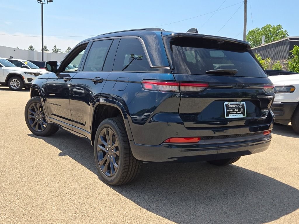 New 2026 Fathom Blue Pearl-Coat Exterior Paint Jeep Limited Reserve image 15