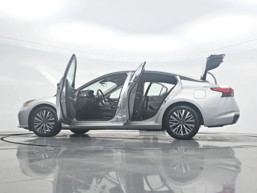 Used 2024 Silver Nissan 2.5 SV image 43