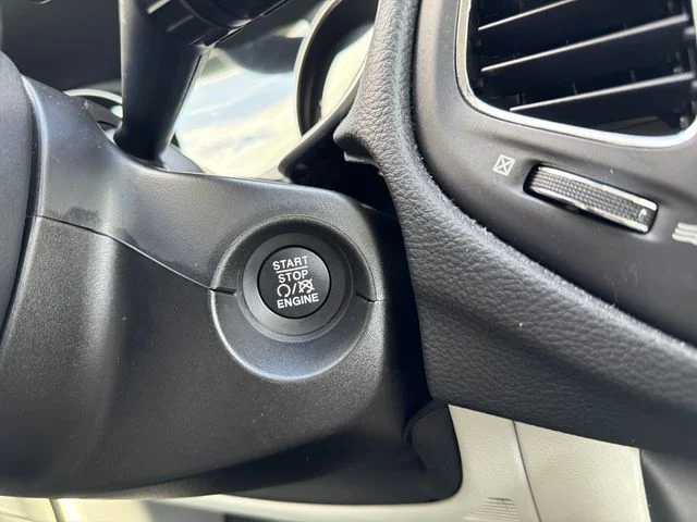 Used 2019 Blue Jeep Latitude image 11