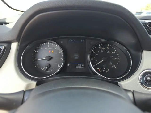 Used 2022 White Nissan SV image 45