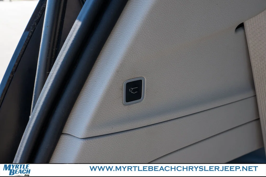 Used 2018 Granite Crystal Metallic Clearcoat Chrysler Touring L Plus image 35