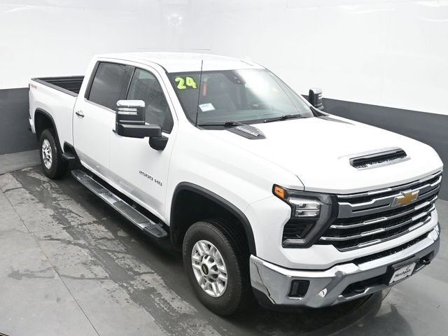 Used 2024 White Chevrolet LTZ image 17