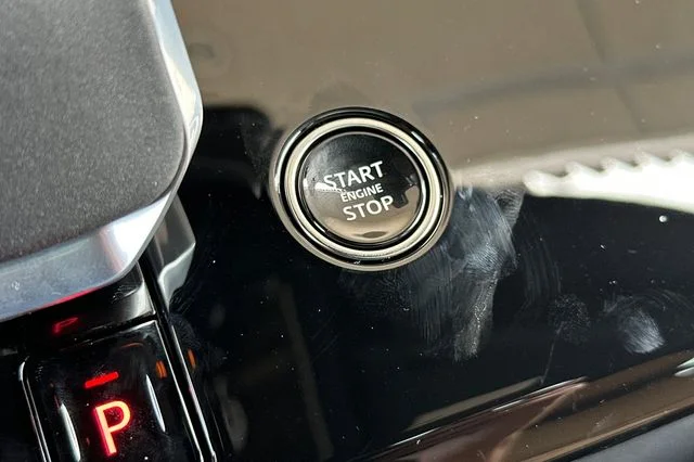 New 2026 Fuji White Land Rover SE image 21