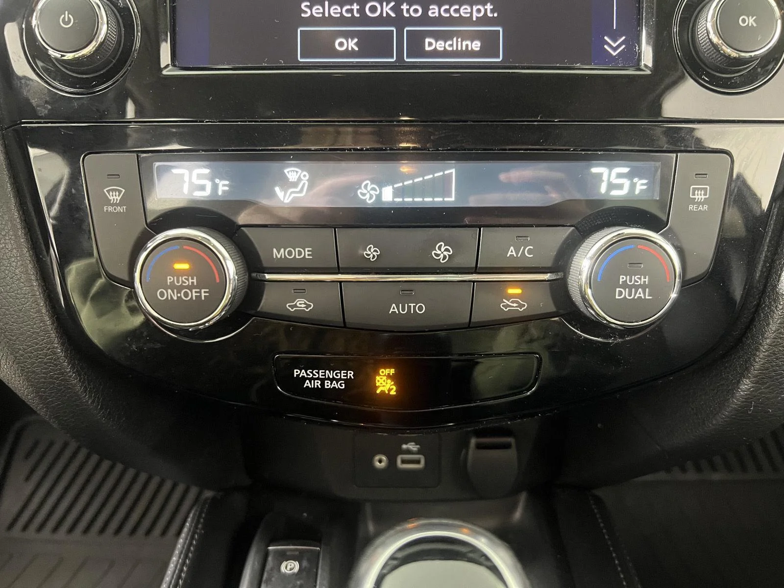 Used 2019 Gun Metallic Nissan SL image 19