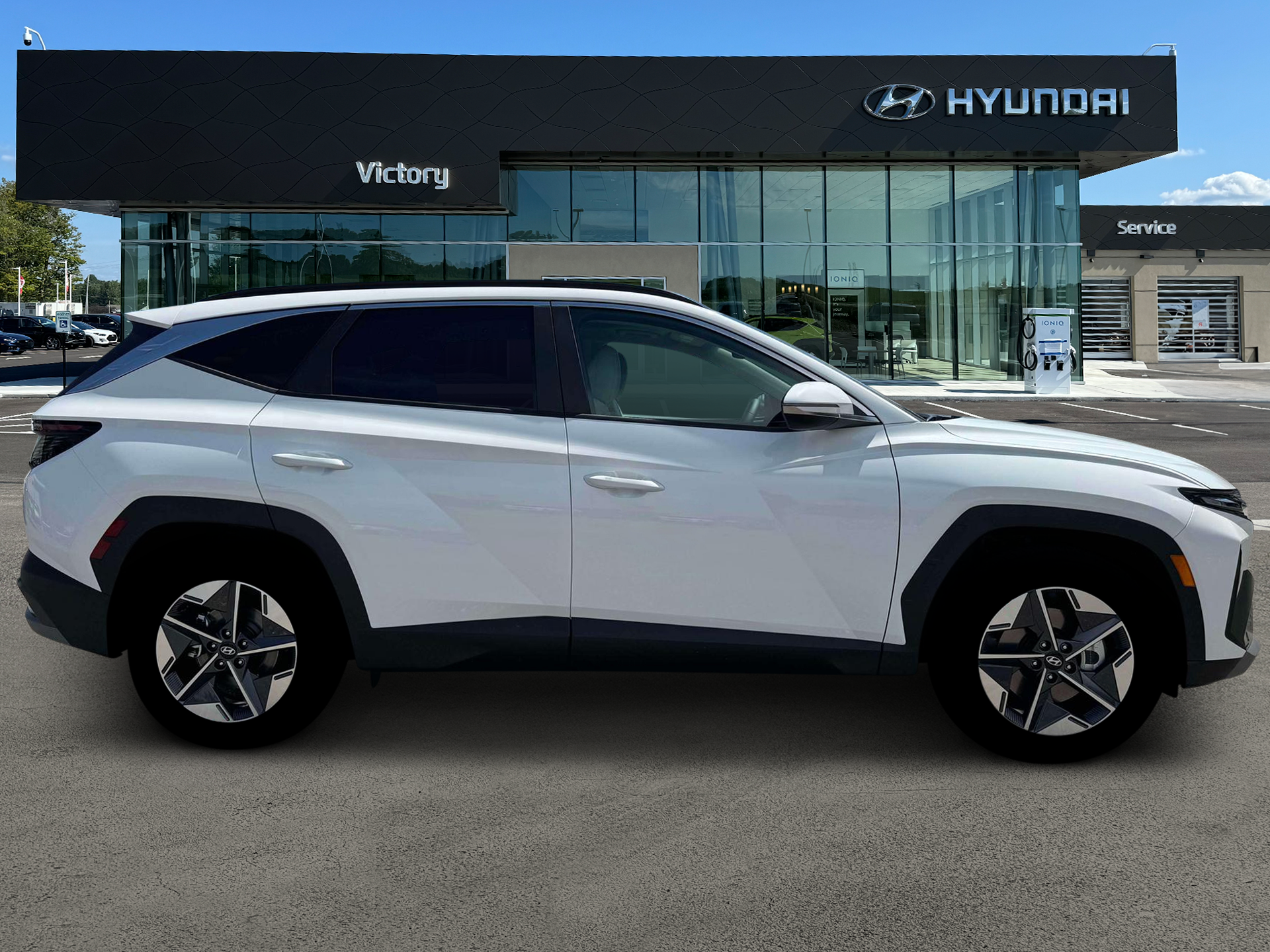 New 2026 White Hyundai SEL Premium image 9