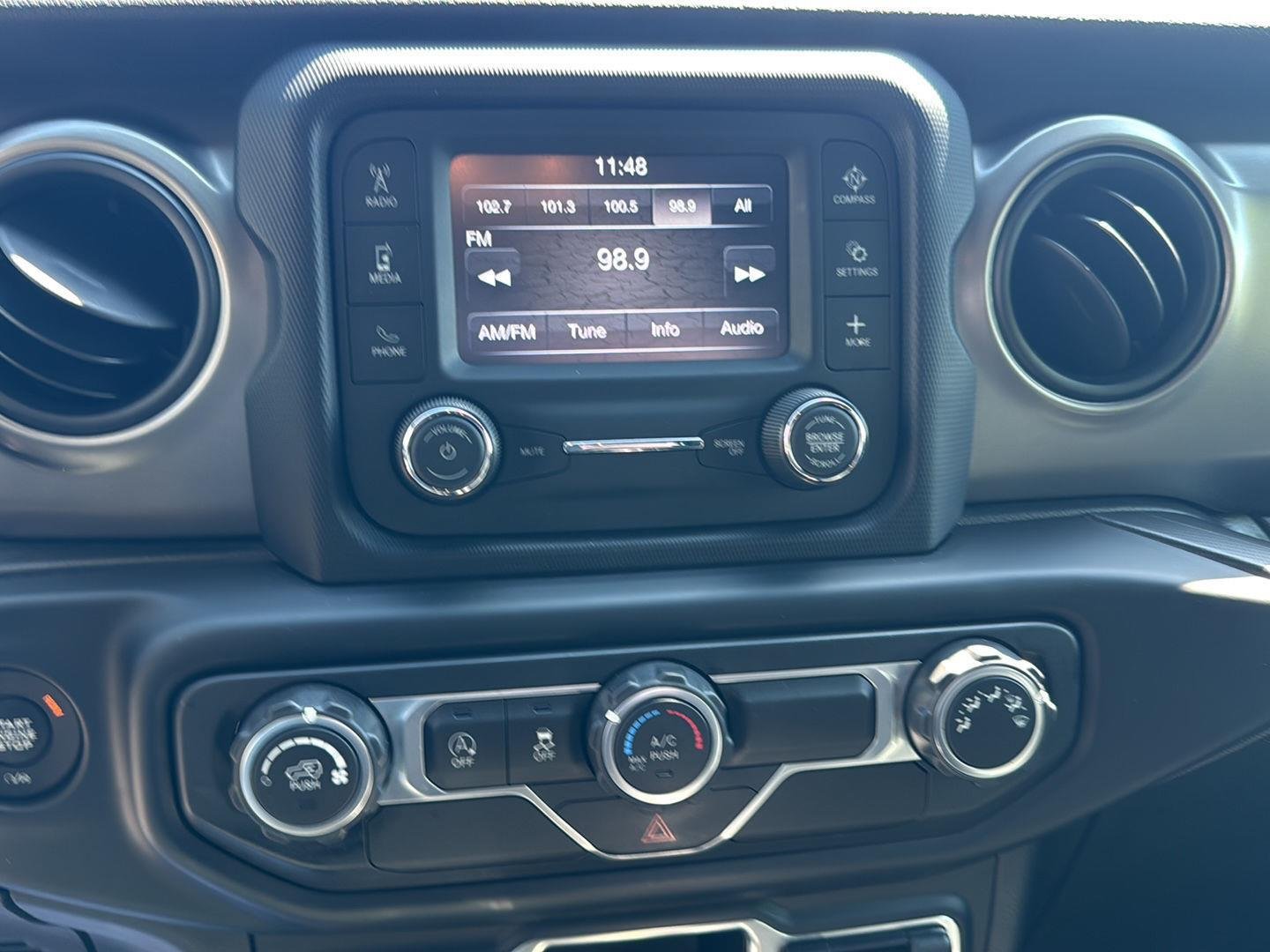 Used 2019 Billet Silver Metallic Clearcoat Jeep Sport image 8