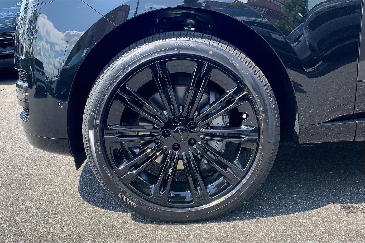 New 2026 Santorini Black Land Rover SE image 11