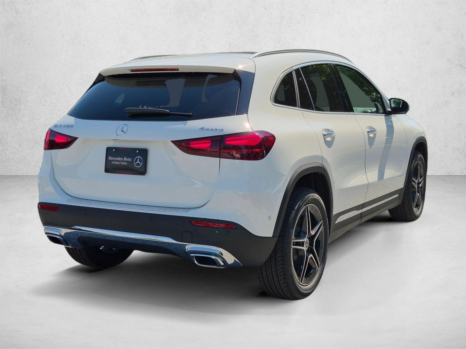 New 2026 Polar White Mercedes-Benz GLA250 image 2