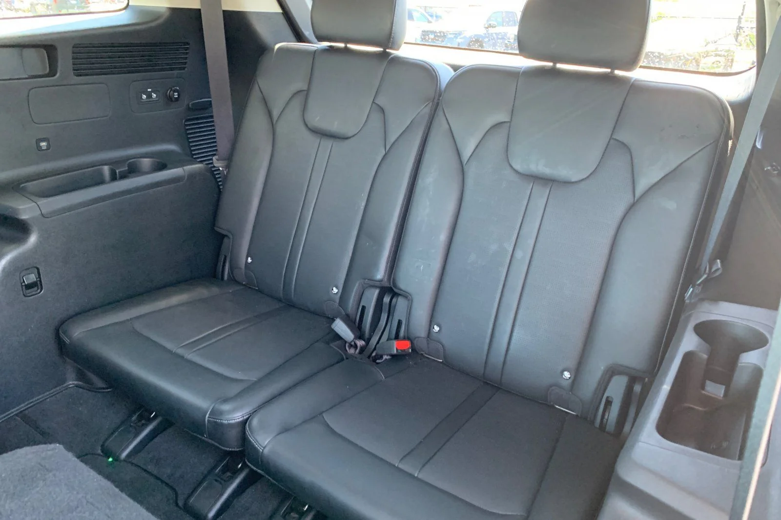 Used 2024 White Kia S image 19