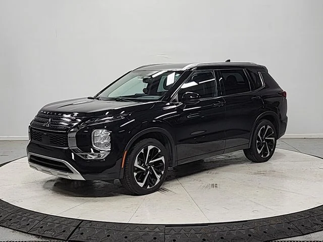 Used 2022 Black Mitsubishi SEL image 3
