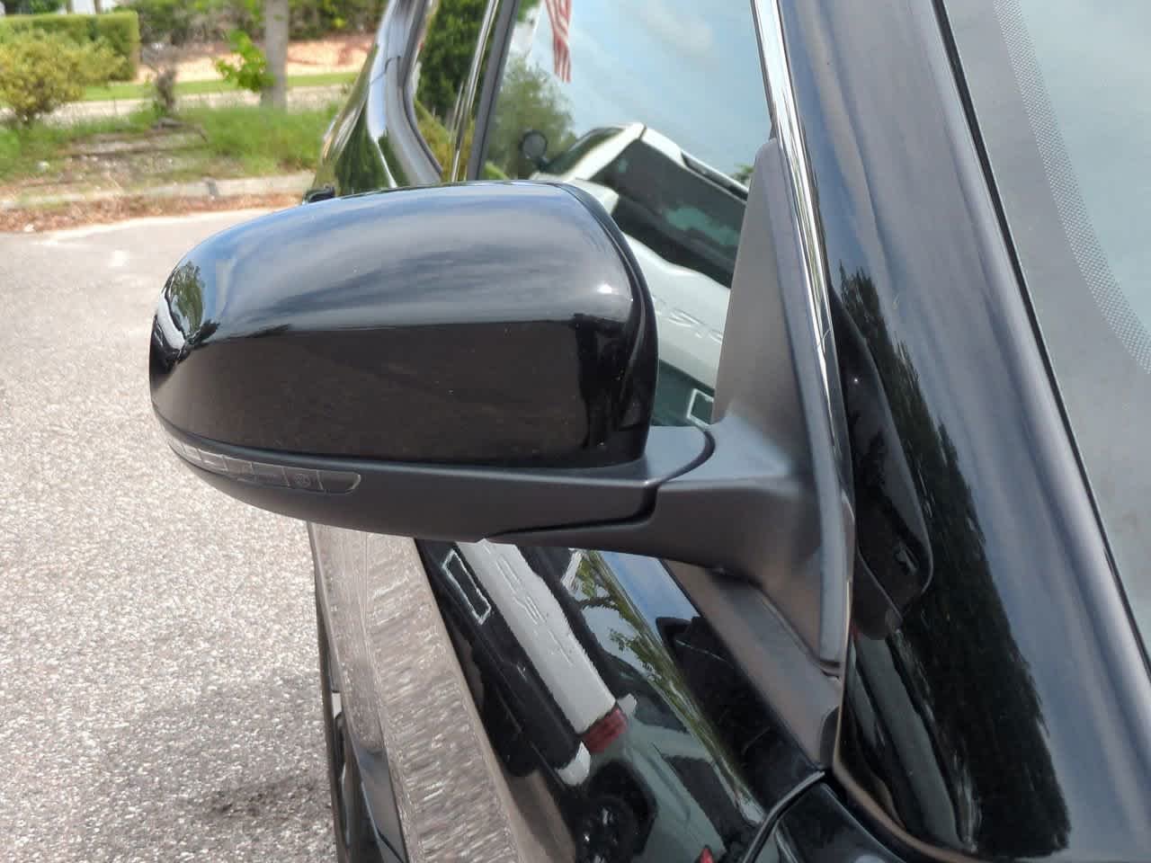 Used 2025 Diamond Black Crystal Pearlcoat Jeep Limited image 12