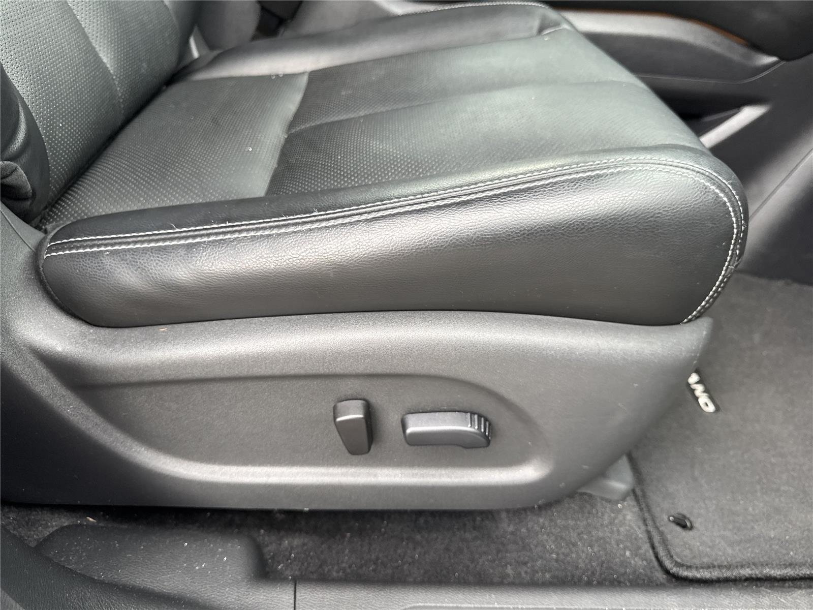 Used 2023 Gun Metallic Nissan SL image 37