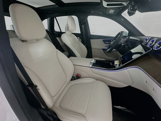New 2026 MANUFAKTUR Moonlight White Metallic Mercedes-Benz GLC 300 image 28
