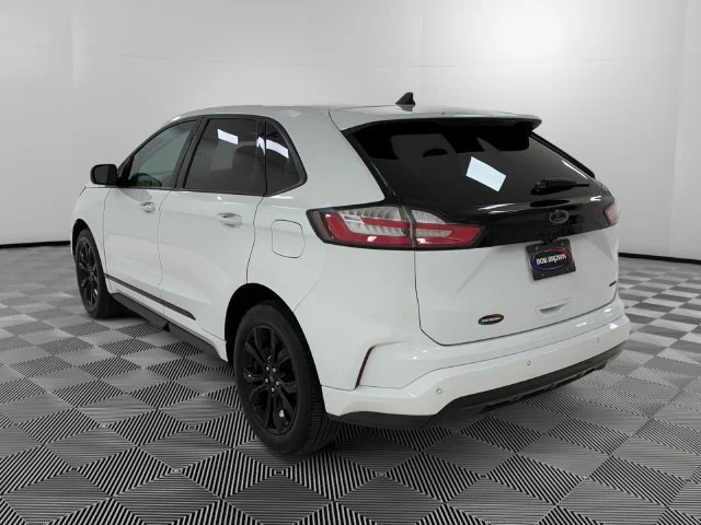 Certified Used 2022 White Ford SE image 3