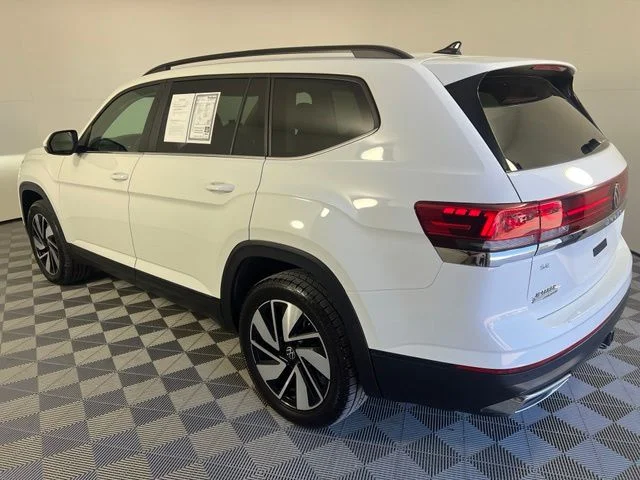 Used 2025 Black Volkswagen 2.0T SE w/Technology image 5