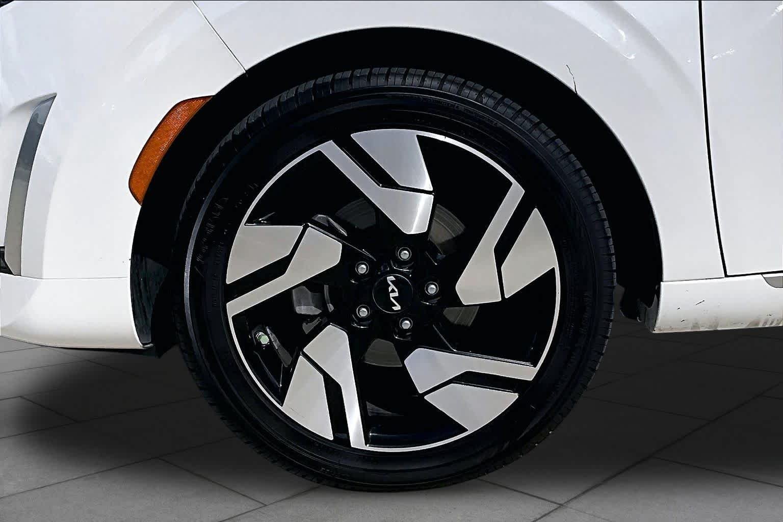 Used 2024 Snow White Pearl Kia GT-Line image 10