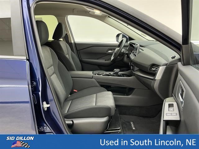 Used 2025 Deep Ocean Blue Pearl Nissan SV image 25