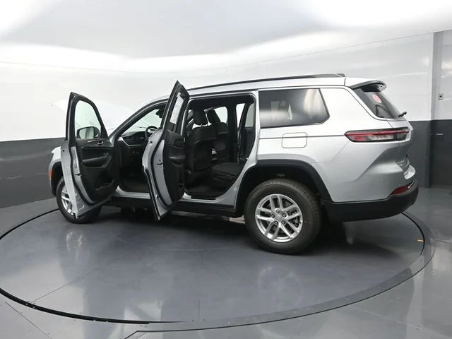 New 2026 Silver Zynith Exterior Paint Jeep Laredo image 33