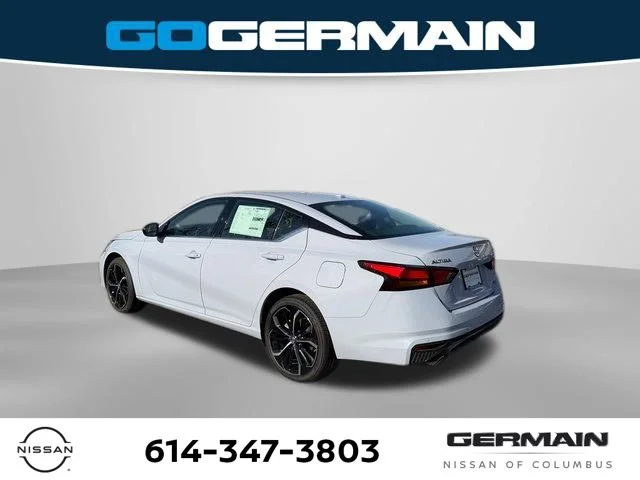 2025 Nissan Altima SR - Photo 11