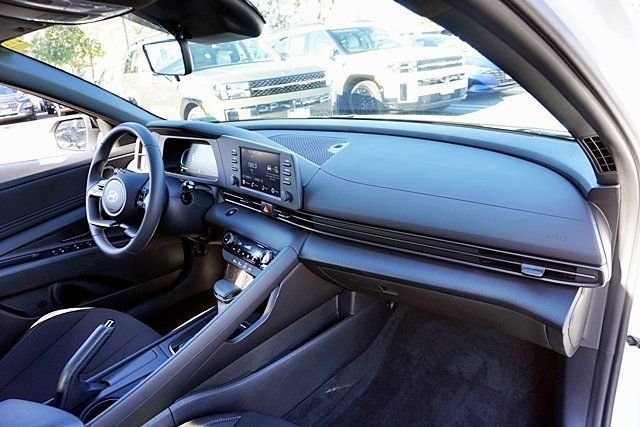 Used 2026 White Hyundai SEL Sport image 9