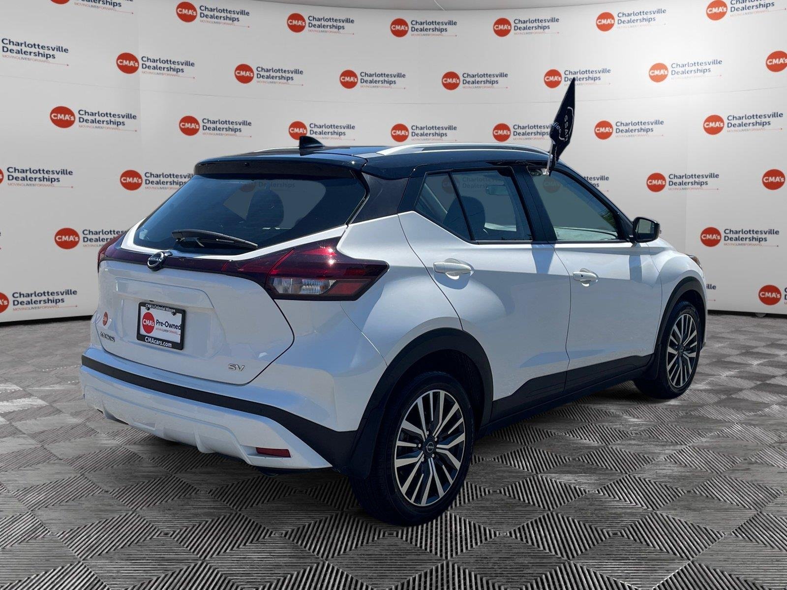 Used 2023 Aspen White Tricoat/Super Black Nissan SV image 5