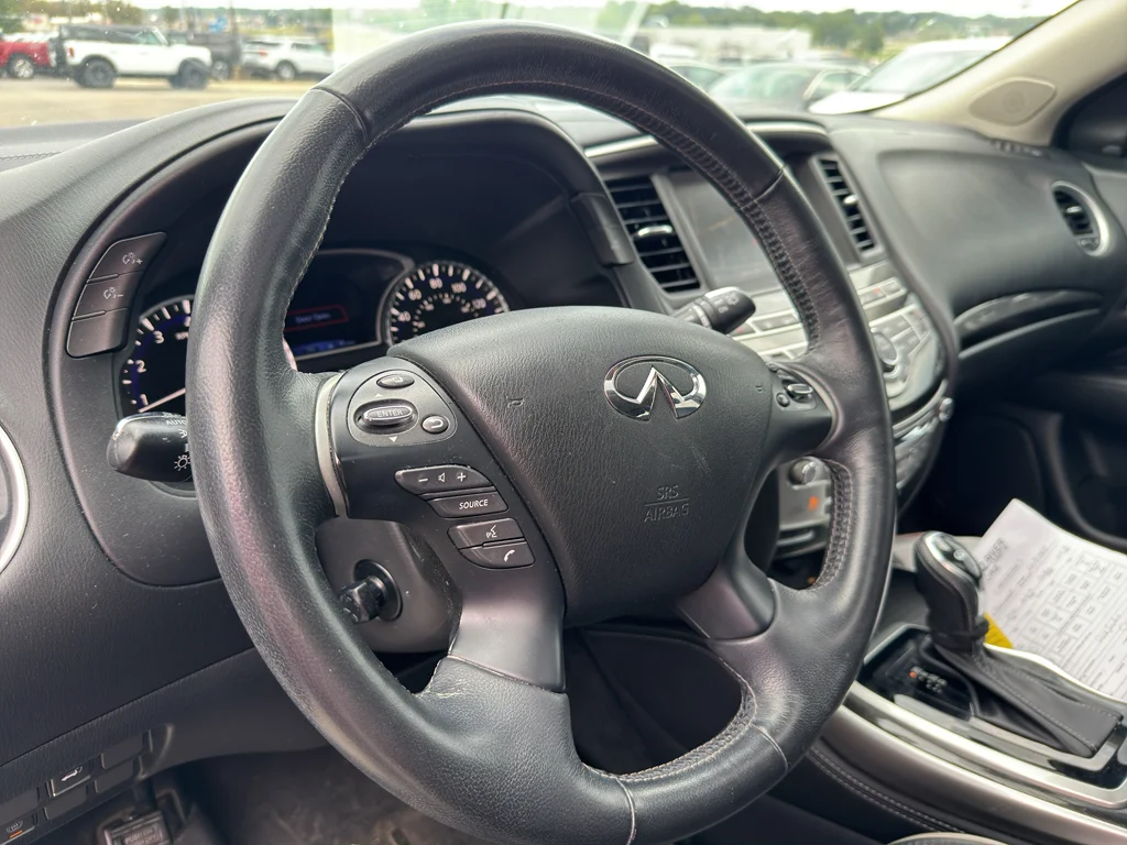 Used 2020 Majestic White INFINITI LUXE image 17