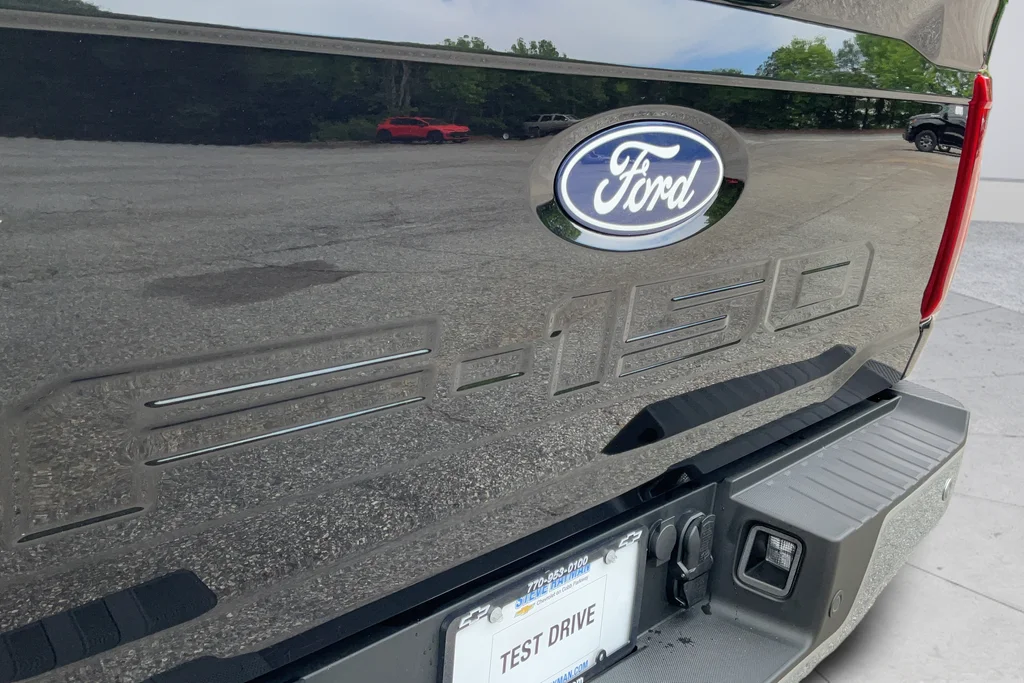 Used 2025 Black Ford XLT image 29