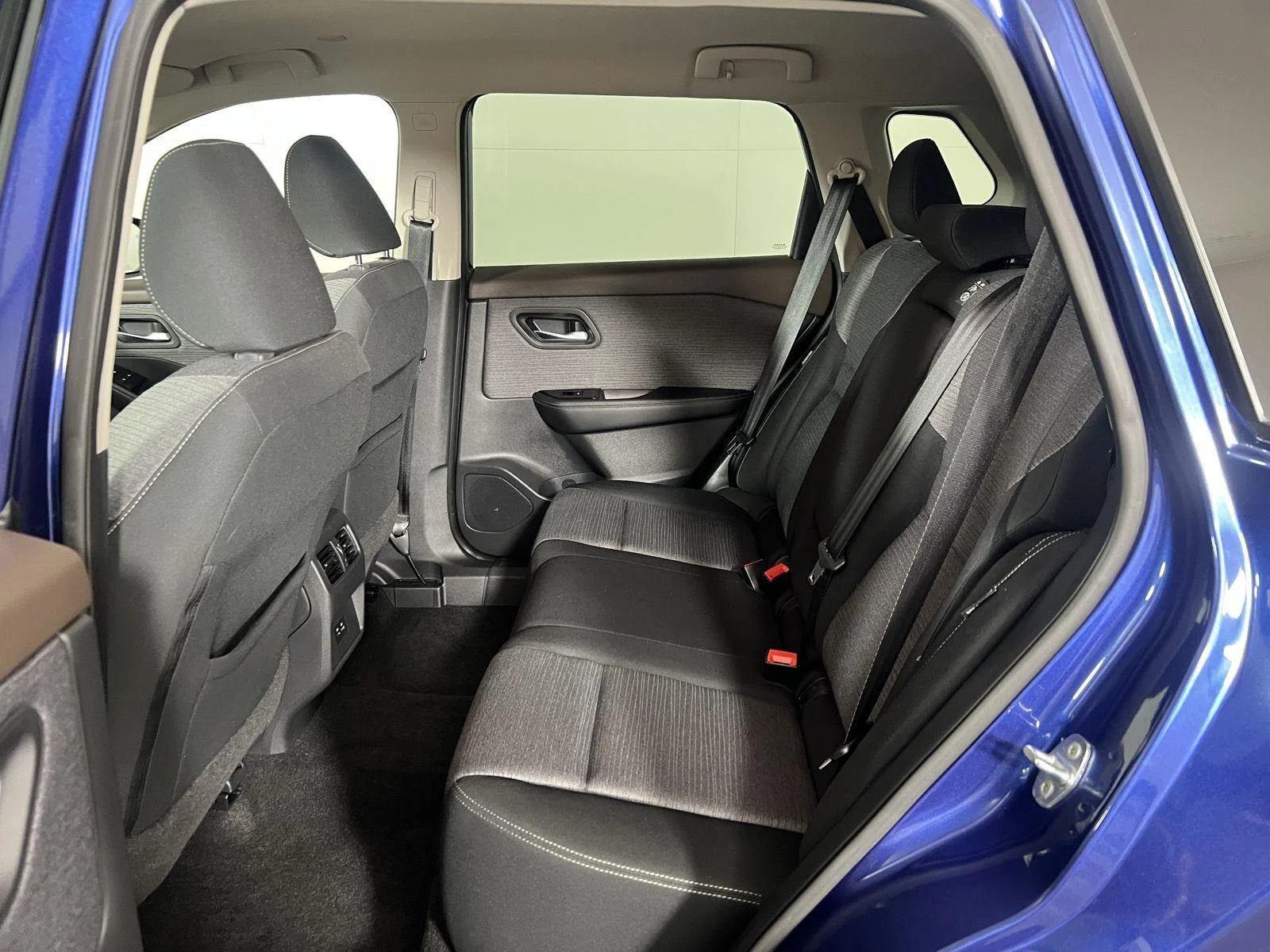 Used 2022 Caspian Blue Metallic Nissan SV image 21