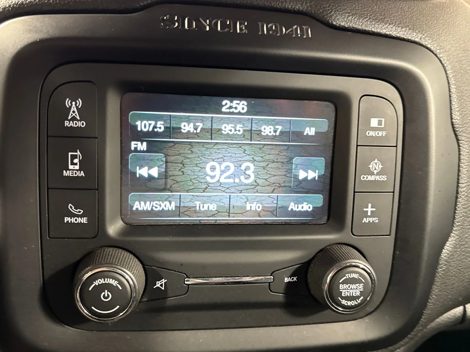 Used 2017 Granite Crystal Metallic Clearcoat Jeep Latitude image 21