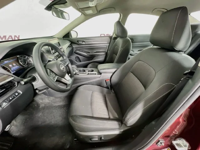 Used 2025 Red Nissan 2.5 SV image 9