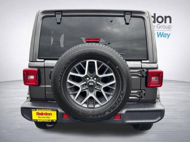Used 2025 Granite Crystal Metallic Clearcoat Jeep Sahara image 6