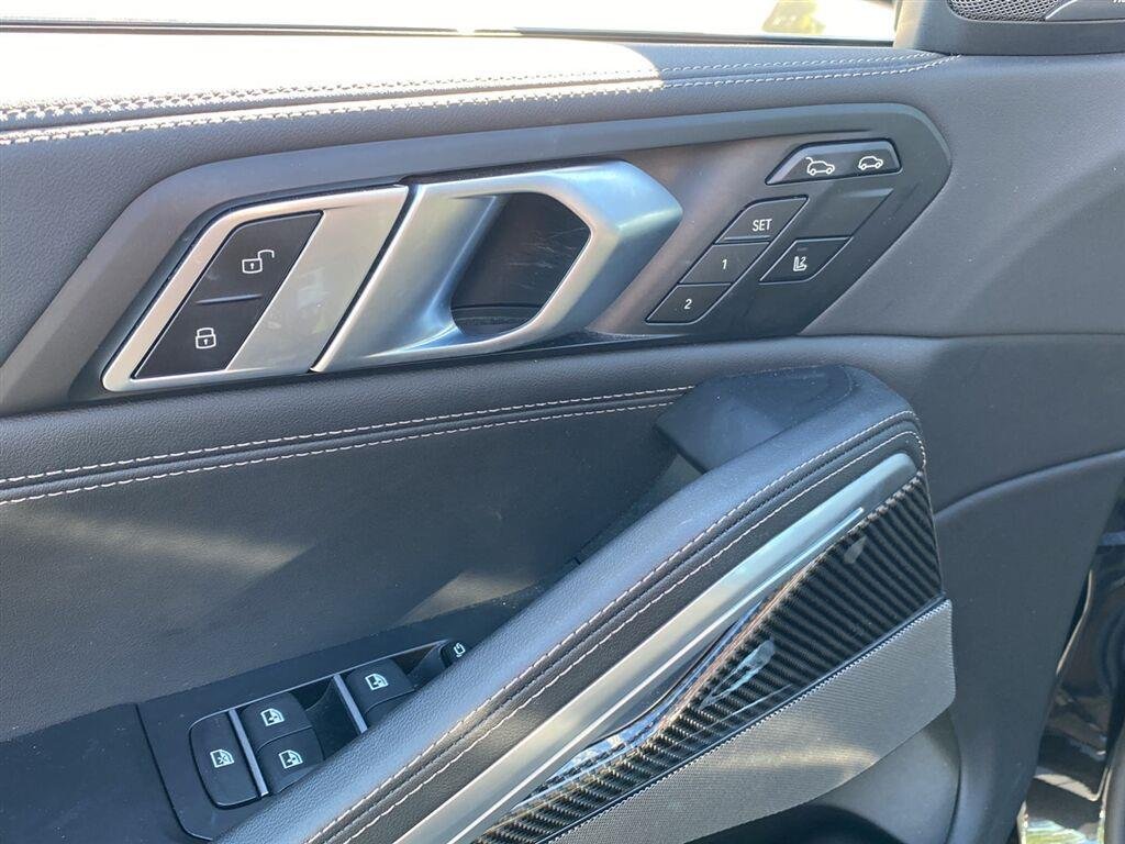 Used 2026 Black Sapphire Metallic BMW M60i image 16