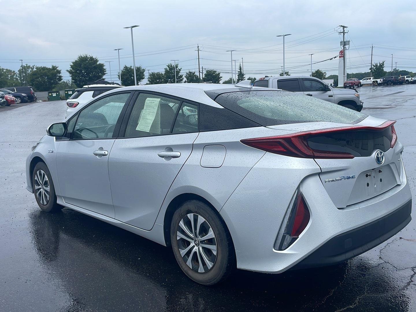 Used 2020 Classic Silver Metallic Toyota XLE image 15