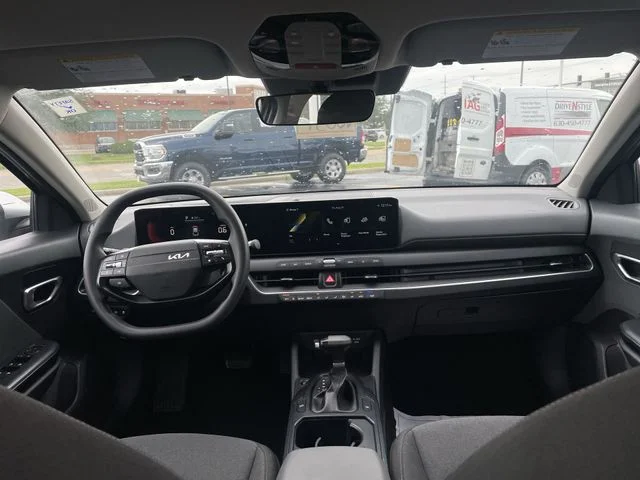 2025 Kia K4 LXS - Photo 38