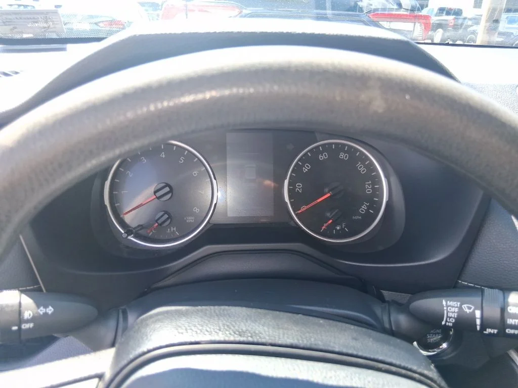 Used 2020 White Toyota XLE image 10