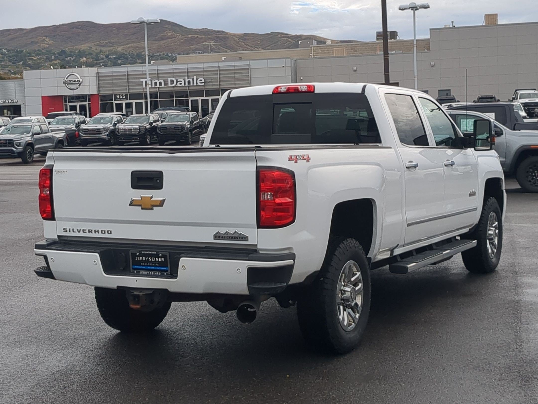 Used 2019 SUMMIT WHITE Chevrolet High Country image 5
