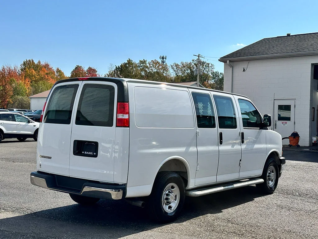 Used 2025 Summit White Chevrolet WT image 11