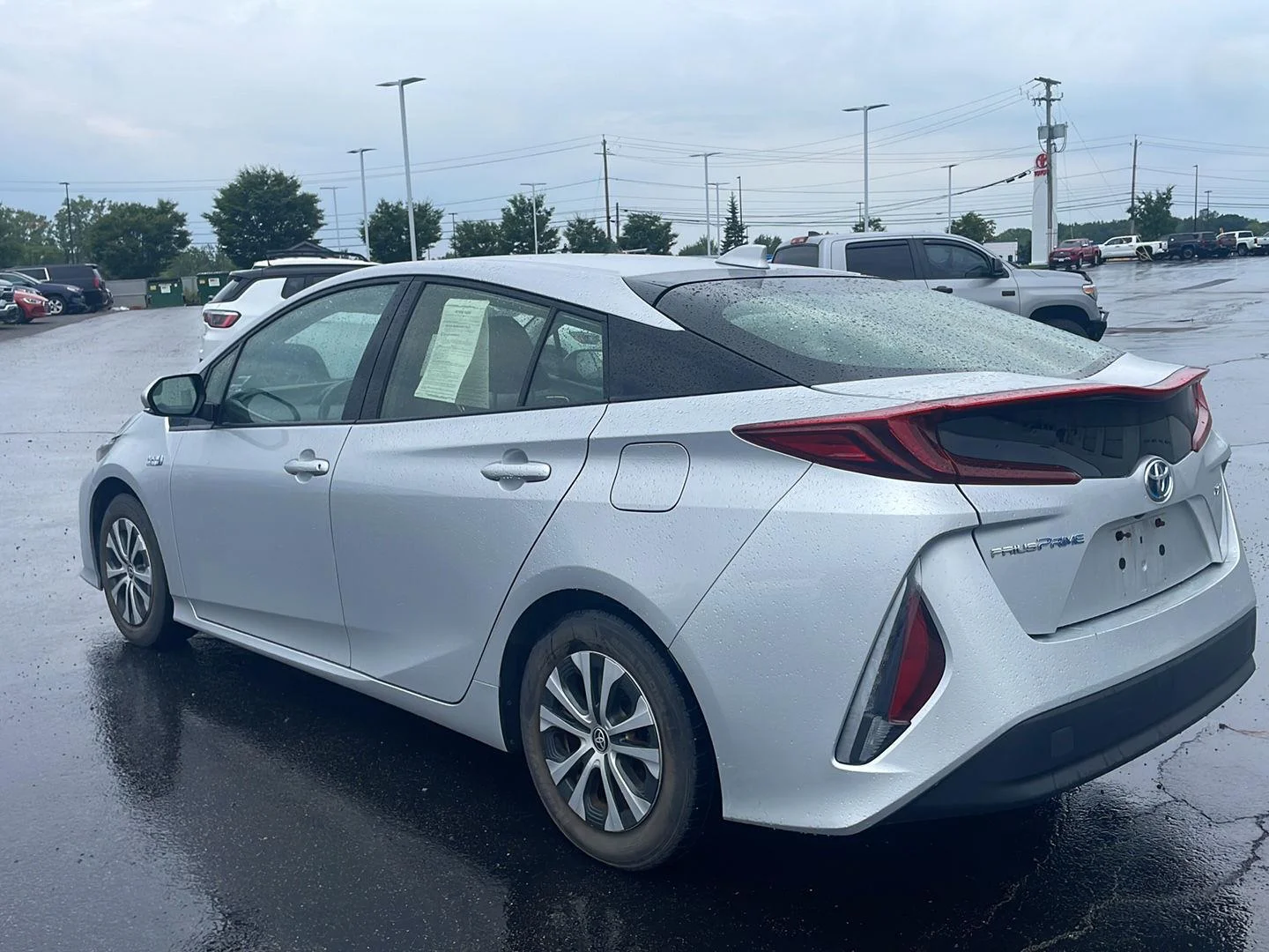 Used 2020 Classic Silver Metallic Toyota XLE image 15
