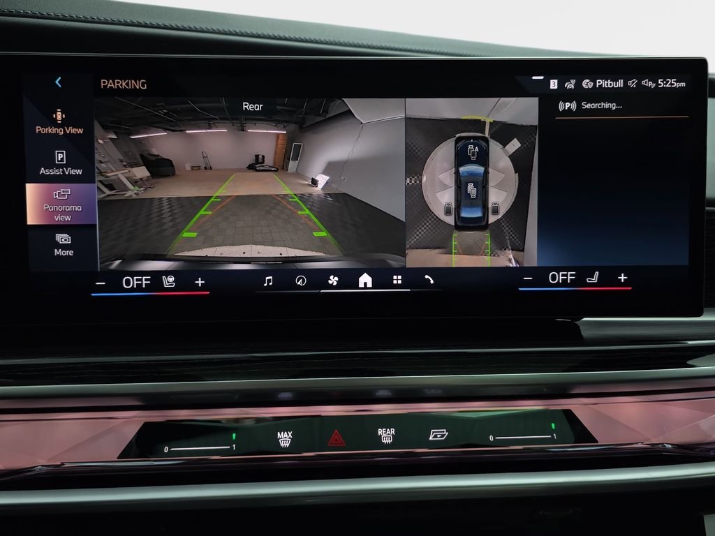 2026 BMW 7 Series 750e - Photo 23