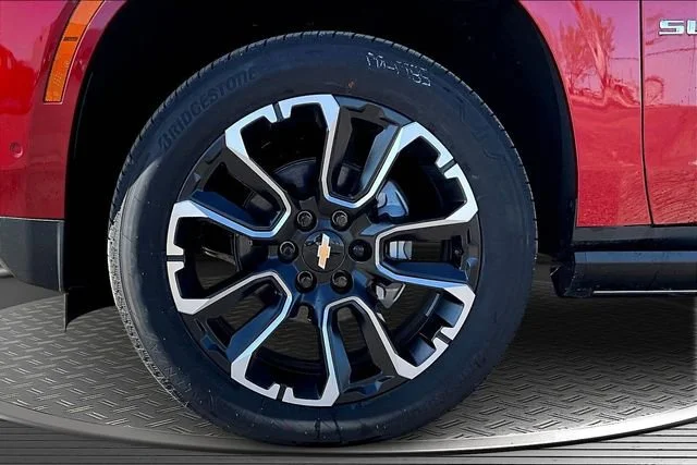 2025 Chevrolet Suburban Premier - Photo 13