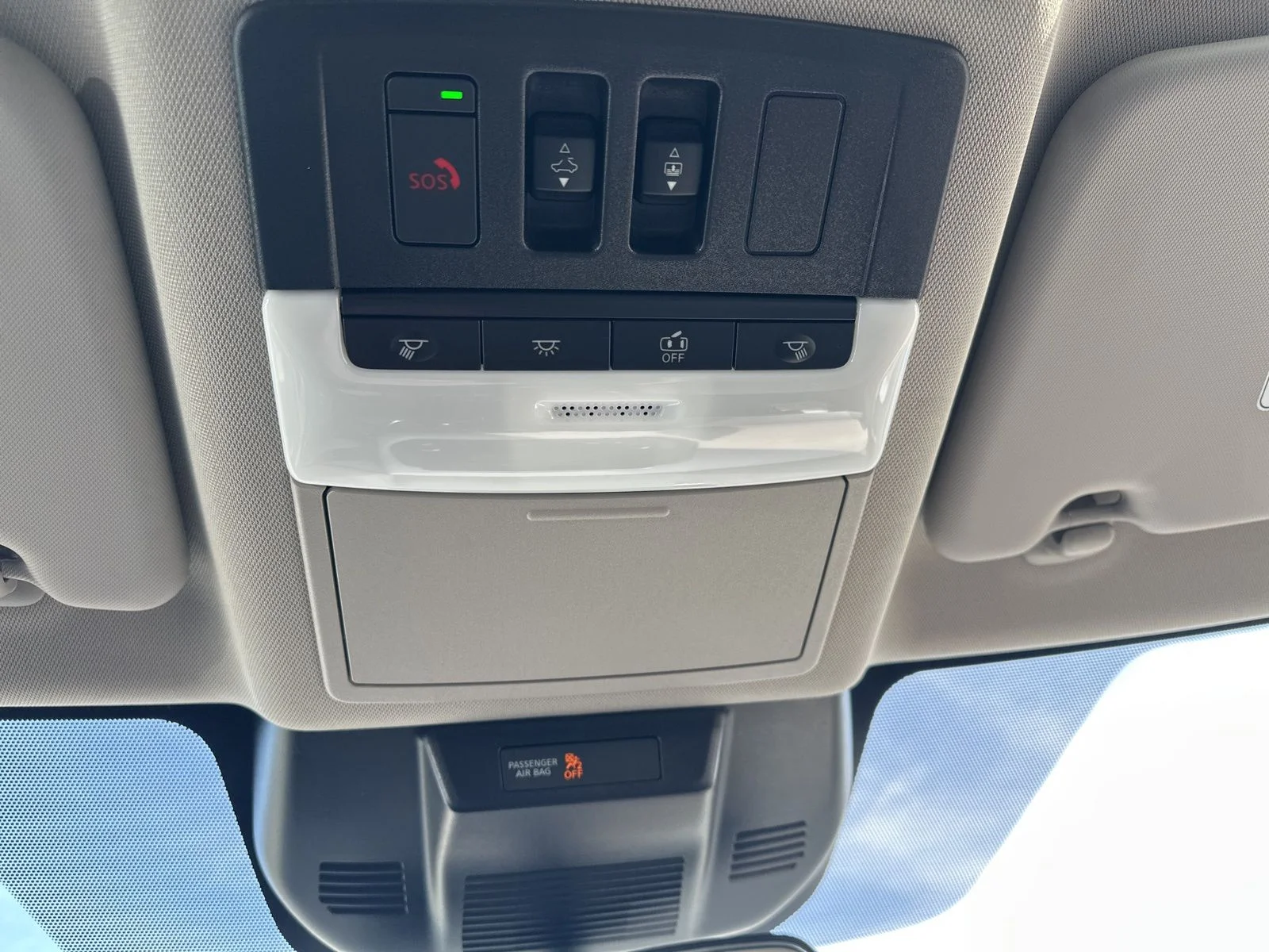New 2026 Everest White Pearl TriCoat Nissan Dark Armor™ image 65