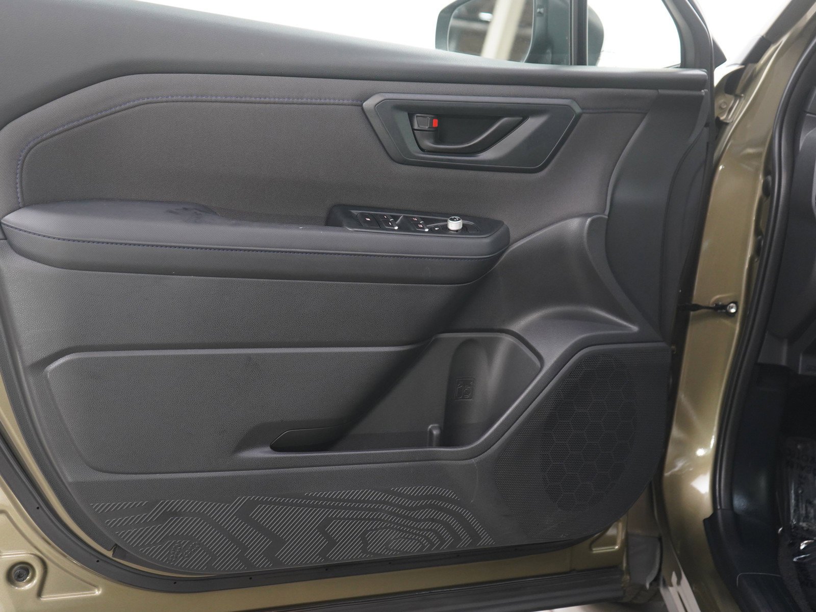 Used 2025 Autumn Green Metallic Subaru Premium image 19