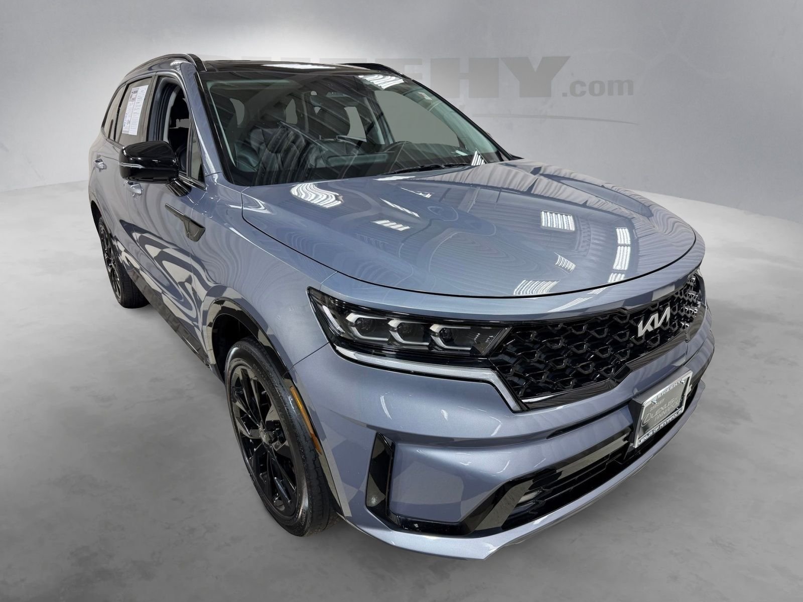 Used 2023 Silver Kia SX image 2