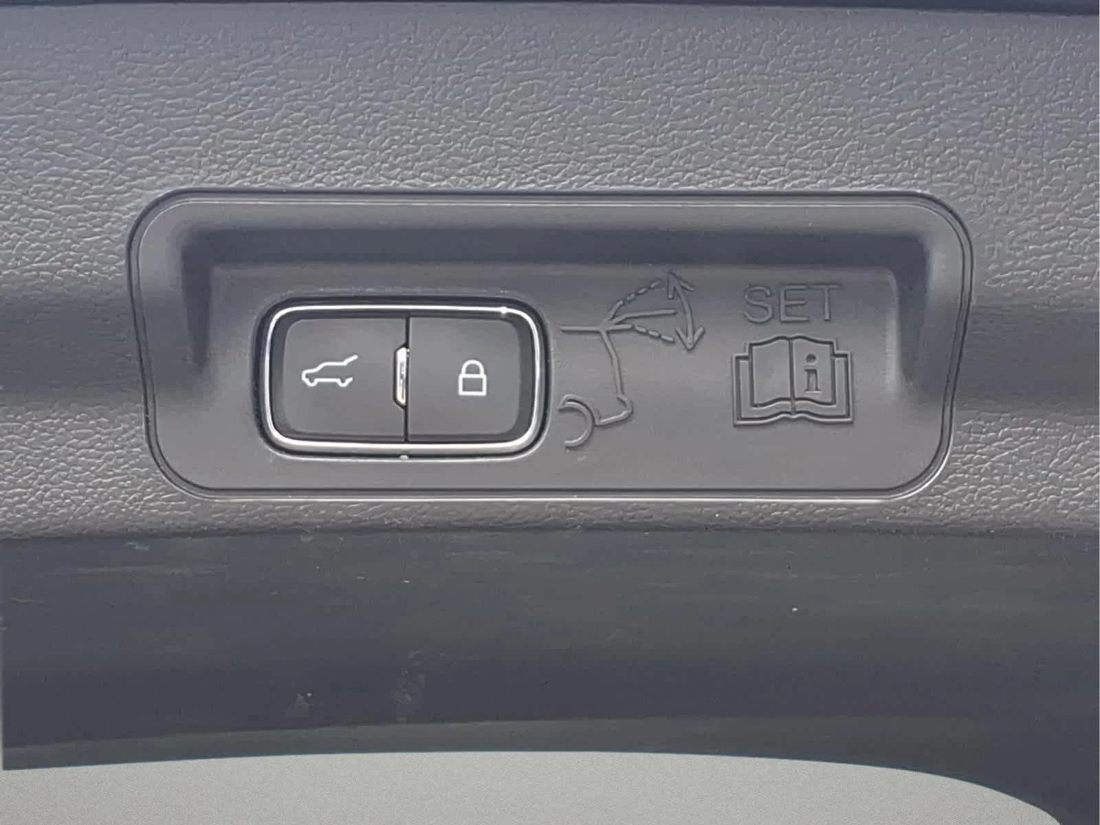 Used 2023 Agate Black Metallic Ford XLT image 8