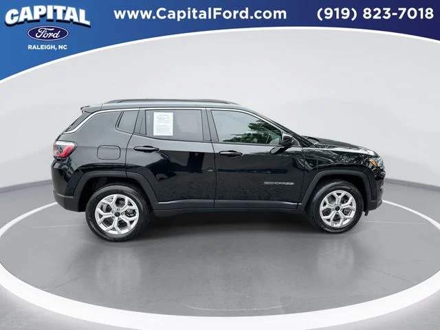 Used 2025 Black Jeep Latitude image 9